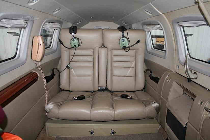 Piper PA-47 PiperJet cabine